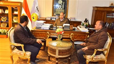 استكمال مراحل الرصف بمنفلوط أسيوط طبقا للاشتراطات الفنية والهندسية