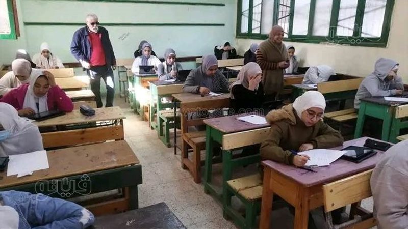 طلاب الشهادة الاعدادية،