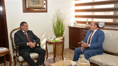 وزير التنمية المحلية يبحث مع محافظ أسوان مشروعات الخطة الاستثمارية