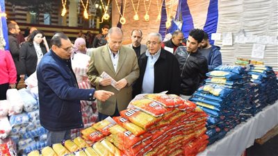 محافظ أسيوط يفتتح معرض بيع السلع والمواد الغذائية بتخفيضات 30%