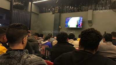إقبال جماهير الأهلي والزمالك على مقاهي فيصل لمتابعة القمة 125 (صور)