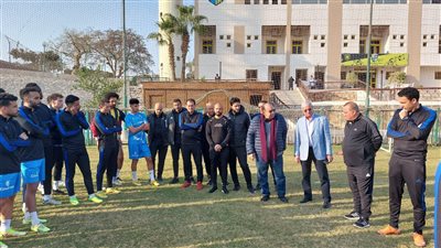 رئيس المقاولون العرب يحفز اللاعبين قبل مواجهة الداخلية