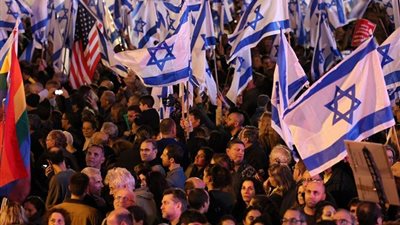 مئات الآلاف ينزلون الشوارع في إسرائيل ضد نتنياهو