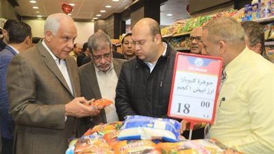 محافظ الجيزة لبائع بمعرض أهلا رمضان: مش عايزك تخسر ولا عايزك تستغل المواطنين (فيديو)