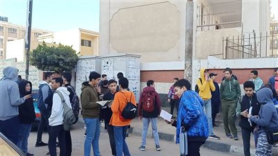 توافد طلاب الشهادة الإعدادية لأداء امتحاني الإنجليزي والدين في الدقهلية (صور)