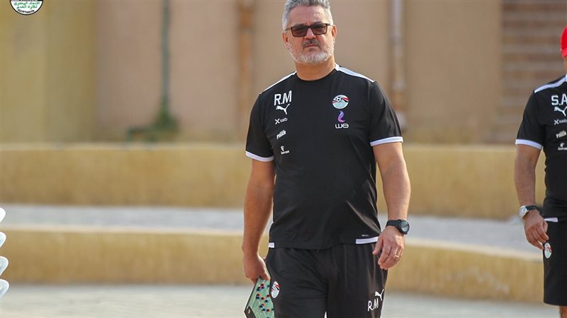 ميكالي يحضر مباراة
