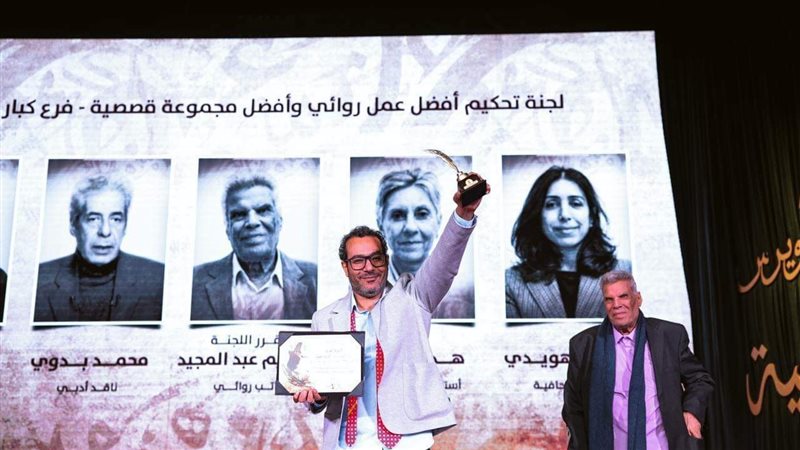 خلال إعلان الفوز،