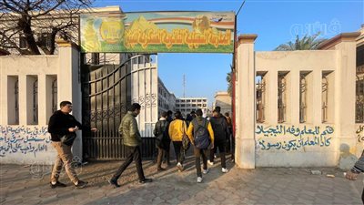 طلاب أولى وثانية ثانوي يواصلون امتحانات منتصف العام 