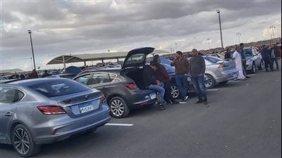 مدينة السيارات الجديدة، توافد المواطنين على سوق السيارات بطريق السخنة (صور)