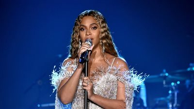 أولى لقطات حفل بيونسيه الأسطوري في دبي (فيديو وصور)