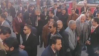 توافد المحامين أمام محكمة مرسى مطروح تضامنًا مع زملائهم (صور)