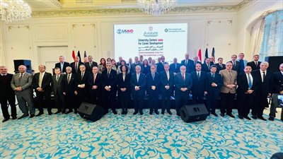 رئيس جامعة سوهاج يشارك فى تدشين إنشاء ١٦ مركزا للتّطوير المهني 