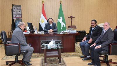 محافظ الشرقية يستقبل اللواء عماد الدكروري رئيس مركز الزقازيق الجديد 
