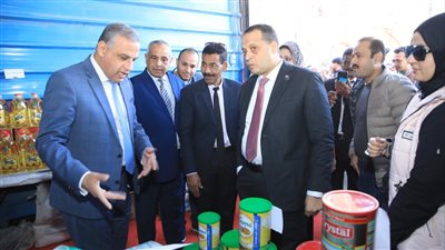 محافظ سوهاج يتفقد معرض أهلا رمضان بمنطقة العارف