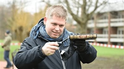 بعد إحراقه نسخة من القرآن بتظاهرة في السويد، من هو المتطرف راسموس بالودان؟