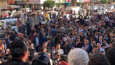 آخر تطورات أزمة محامين مطروح.. وقفة أمام المحكمة وإجراءات أمنية مشددة.. وعاشور وعلام وشيوخ المهنة يدافعون عن زملائهم (صور)