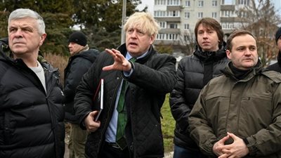 رئيس وزراء بريطانيا السابق يزور أوكرانيا بشكل مفاجئ ويتعهد بمساندة كييف (صور)