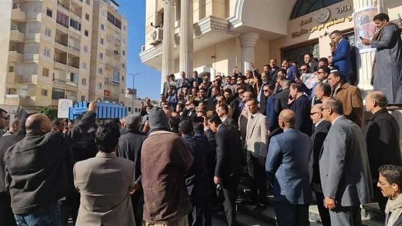 المحامين أمام مجمع