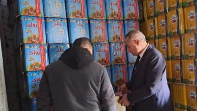 ضبط أطنان من السمن والزيت مخبأة فى مخازن محتكري السلع (فيديو)