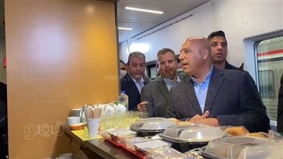 الوزير: السيسي يطمئن دائما على مرتب العامل لمعرفة كيف يدبر حياته (فيديو)