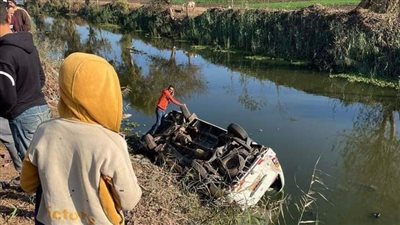  الصور الأولى لحادث انقلاب ميكروباص في مصرف بالغربية