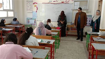 وكيل تعليم الغربية يتفقد لجان امتحانات الشهادة الإعدادية في طنطا (صور)