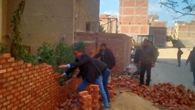 إزالة فورية لبناء مخالف ببلبيس ومشتول السوق 