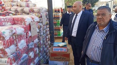  رئيس مدينة الواحات يتفقد المحال وشوادر السلع الغذائية (صور)