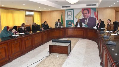 محافظ الفيوم يلتقي ممثلين عن ذوي الهمم لبحث مشكلاتهم وحلها 