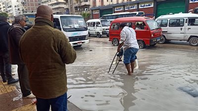 انفجار ماسورة مياه في أبو يوسف وكسر محطة اللبان و٣ آخرين بالعجمي (صور)