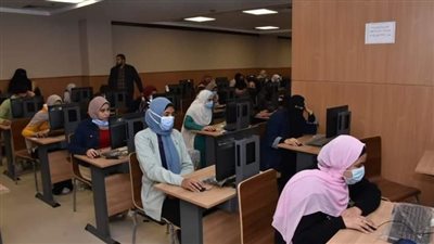 خمس كليات تخوض الاختبارات الإلكترونية بجامعة عين شمس 