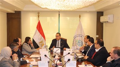 الرعاية الصحية: إجراء الفحص الطبي الشامل المجاني لكافة المسجلين بالتأمين الصحي الشامل بأسوان والسويس