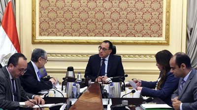 هل يتوقف سير العمل في مشروعات الكهرباء بسبب الظروف الاقتصادية (مدبولي يجيب) 