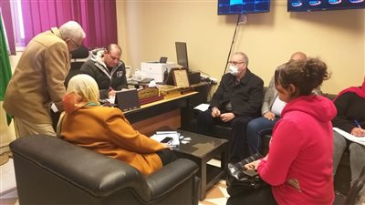 رئيس حي الهرم يفحص 25 شكوي في اللقاء الأسبوعي مع المواطنين (صور) 