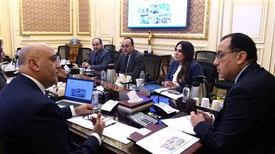 رئيس الوزراء يلتقي الرئيس التنفيذي لجهاز تنمية المشروعات المتوسطة والصغيرة لمتابعة ملفات العمل