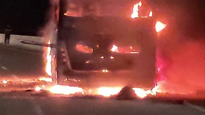 حريق يلتهم أتوبيس بالإسكندرية ونجاة الركاب (صور)