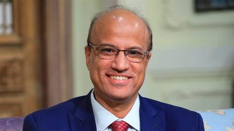 الكاتب الصحفي حسين