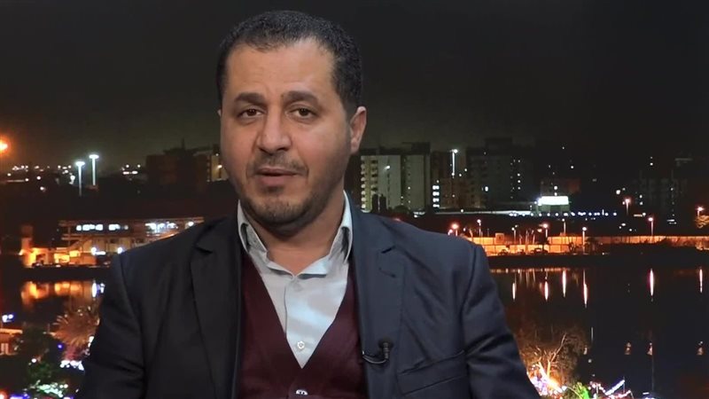 أستاذ العلوم السياسية