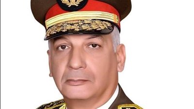 القوات المسلحة تهنئ وزير الداخلية بعيد الشرطة 