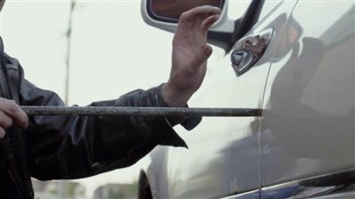 تفريغ كاميرات المراقبة في ضبط عصابة الشرطة المزيفة لسرقة السيارات بحلوان 