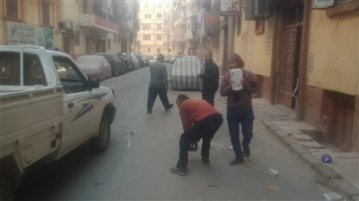إزالة الحواجز الحديدية ورفع الإشغالات بشوارع حي غرب أسيوط 