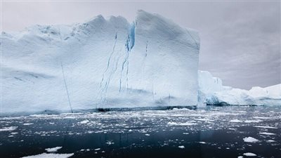 انفصال كتلة جليدية عملاقة من القارة القطبية الجنوبية (فيديو)