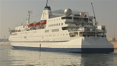 قناة السويس تشهد عبور أكبر مكتبة عائمة في العالم 