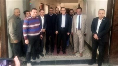 محافظ الشرقية يتابع العاملين بإدارات الديوان العام 