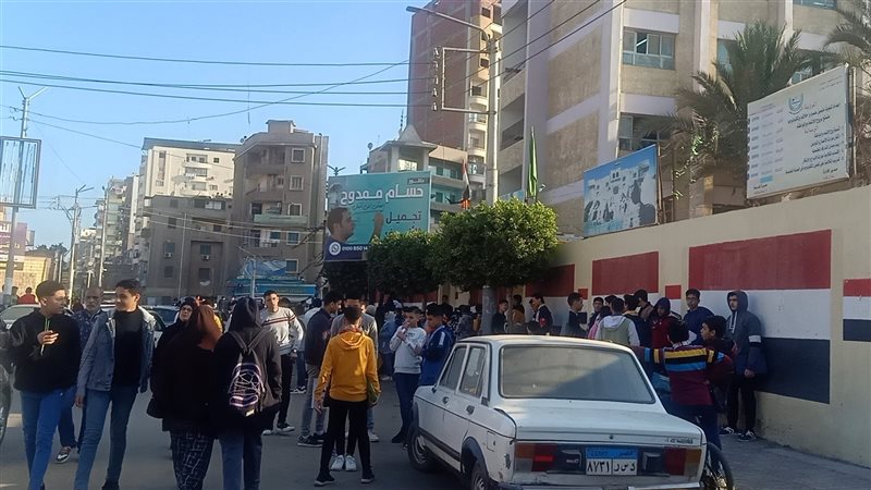 طلاب الأعدادية، فيتو