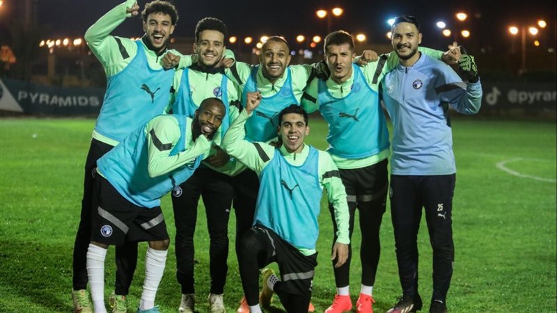 فريق بيراميدز، فيتو