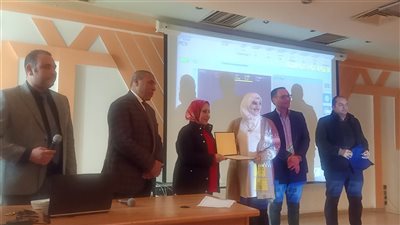 لحظة تكريم فريق العمل بورشة تدريب طبية في العناية المركزة للأطفال بصحة الدقهلية (فيديو وصور)