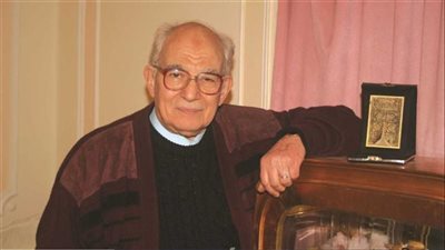 رشوان توفيق، الفنان يبكي ويوجه رسالة لابنته: مش عاوز أخرج من الدنيا وأنا ظالمك