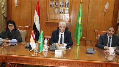 رئيس جامعة المنوفية يعقد لقاءه الأول بعمداء الكليات