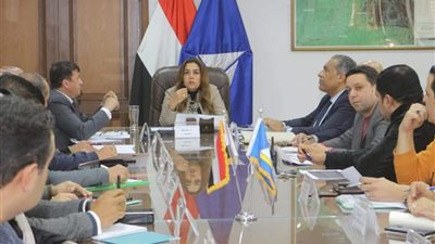 محافظ دمياط تناقش عددًا من الملفات وتوجه بسرعة إعداد حصر شامل ودقيق للمنازل